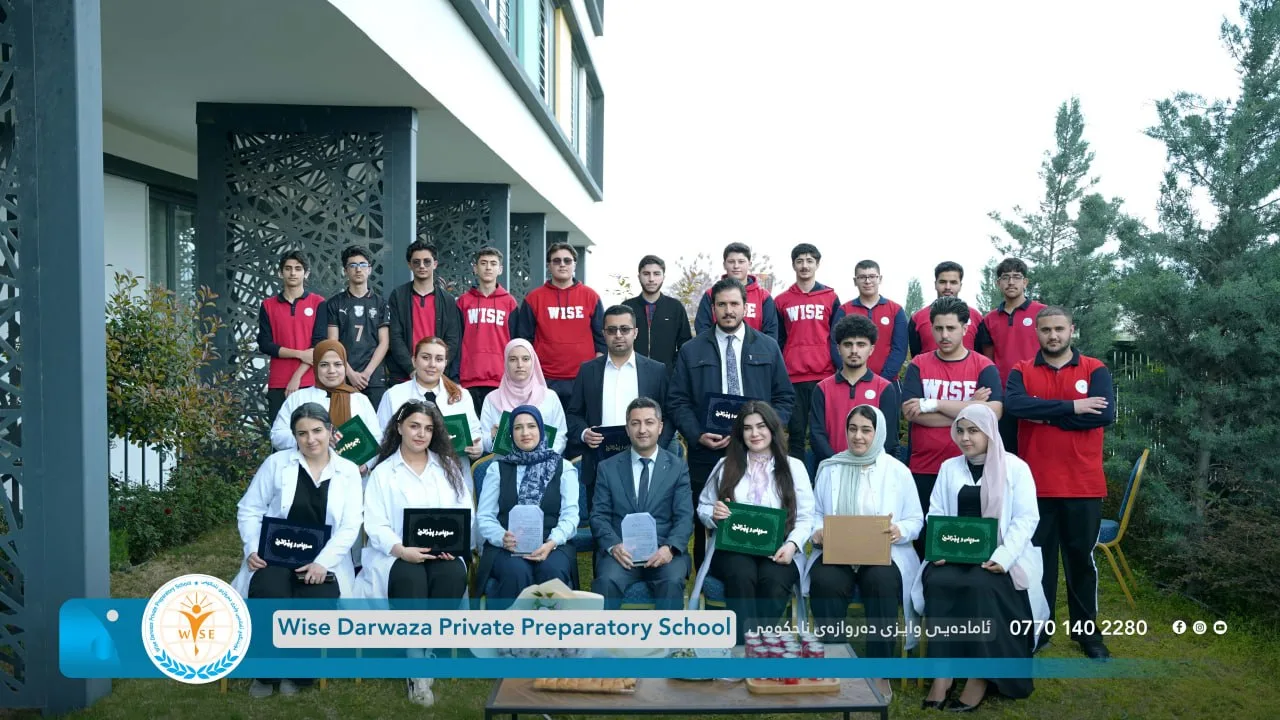 پەیامی وەفاداری: مەراسیمی ڕێزلێنانی خوێندکاران بۆ ستافی ئیدارە و مامۆستایان.