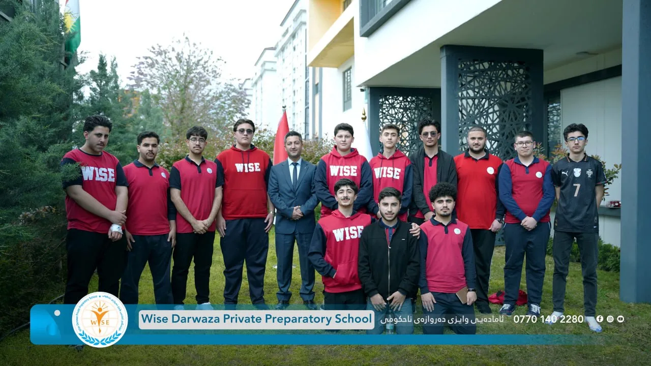 پەیامی وەفاداری: مەراسیمی ڕێزلێنانی خوێندکاران بۆ ستافی ئیدارە و مامۆستایان.