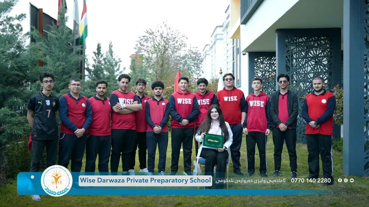 پەیامی وەفاداری: مەراسیمی ڕێزلێنانی خوێندکاران بۆ ستافی ئیدارە و مامۆستایان.