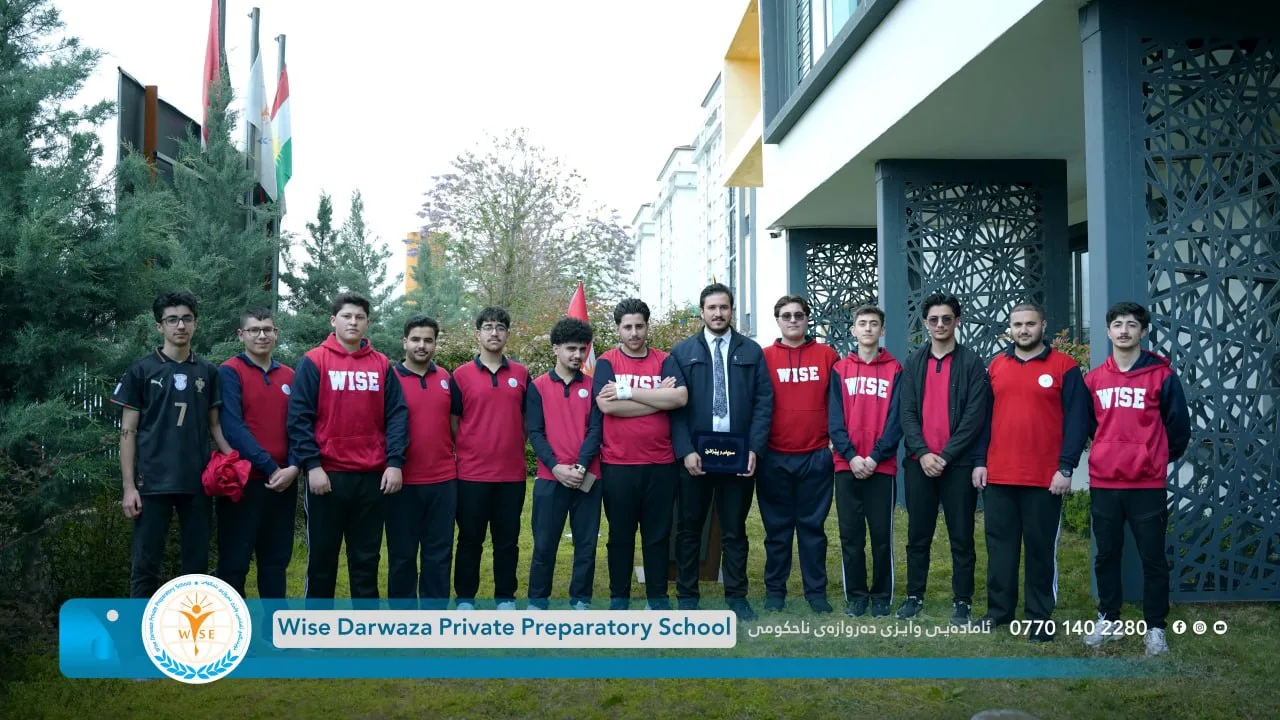 پەیامی وەفاداری: مەراسیمی ڕێزلێنانی خوێندکاران بۆ ستافی ئیدارە و مامۆستایان.